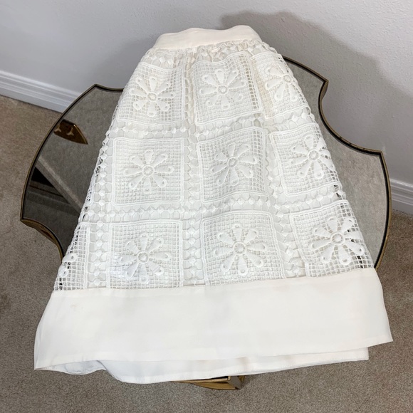 ELIZABETH AND JAMES SILK AND LACE SKIRT. Size 0. - Picture 4 of 11